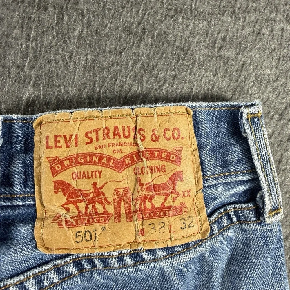 Levi's 501 Jeans 38x32 Medium Wash Straight Leg Button Fly Men's Denim Pants